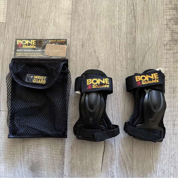 BONE Shieldz Wrist Guard set black double protective struts - Picture 1 of 4